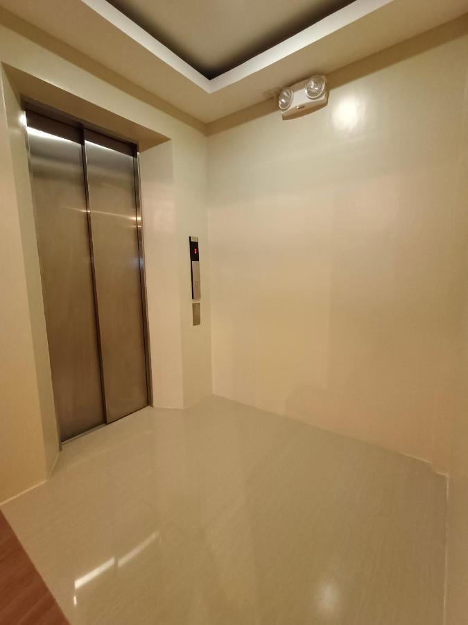 Beaver Hotel Cebu Buitenkant foto