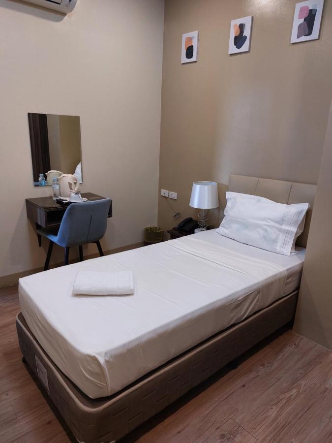 Beaver Hotel Cebu Buitenkant foto